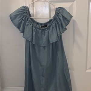 Off the shoulders Lulus dress